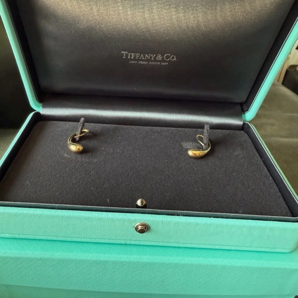 Tiffany & Co. Elegant Gold Drop Earrings - Picture 5 of 13